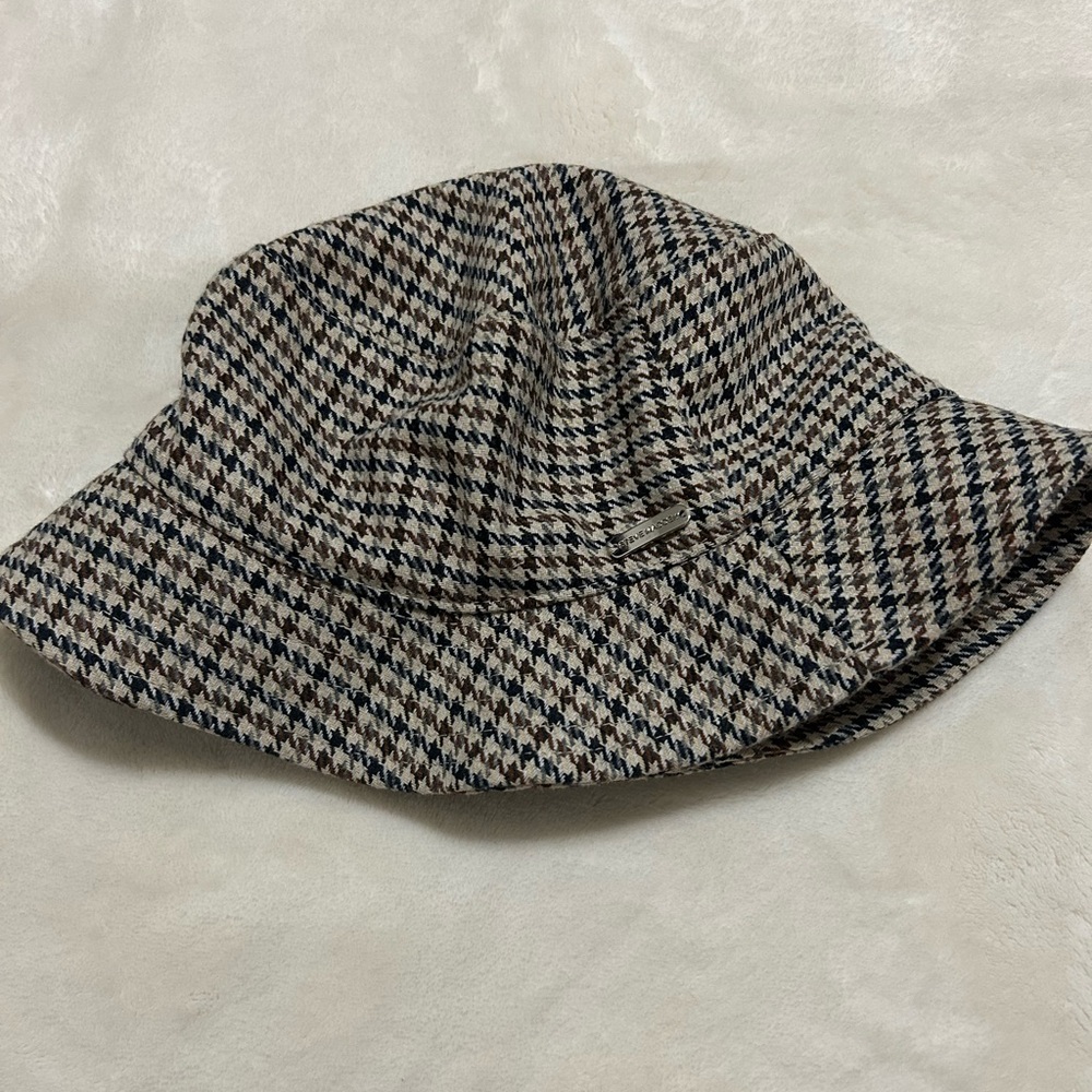 Steve Madden Bucket Hat in Black and Brown